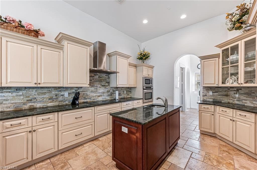 111 17th St NW, Naples, FL 34120-24