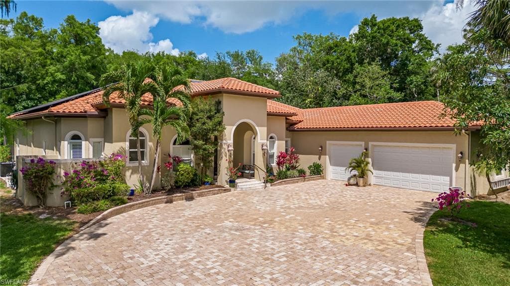 111 17th St NW, Naples, FL 34120-1