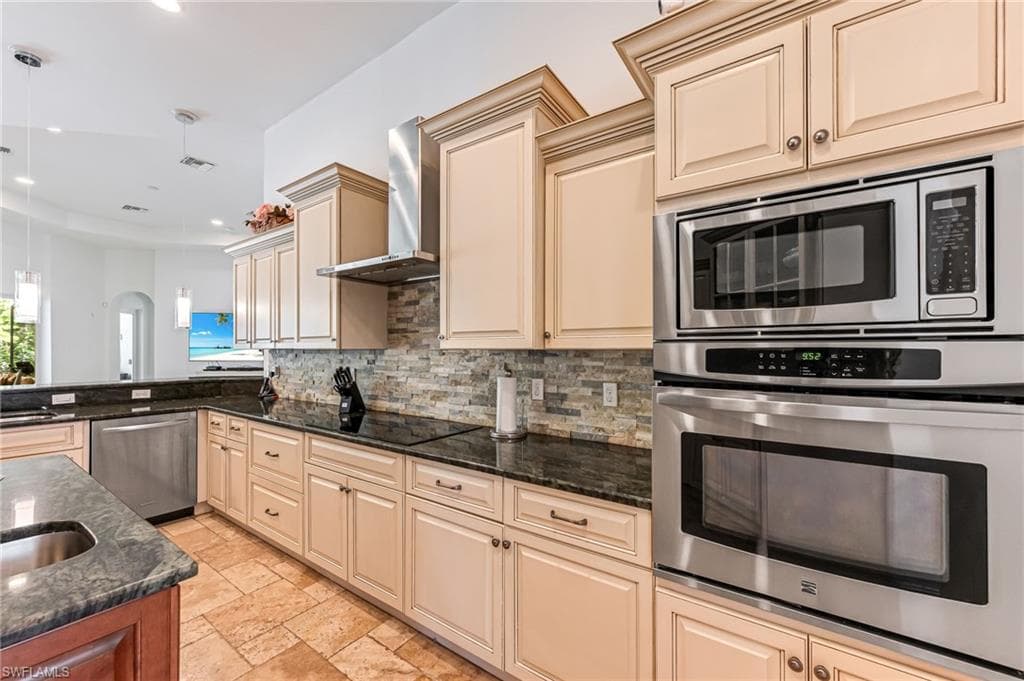 111 17th St NW, Naples, FL 34120-28