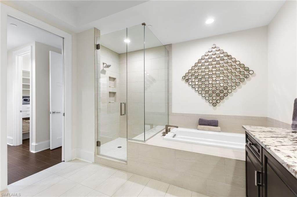 1030 3rd Ave S 319, Naples, FL 34102-23