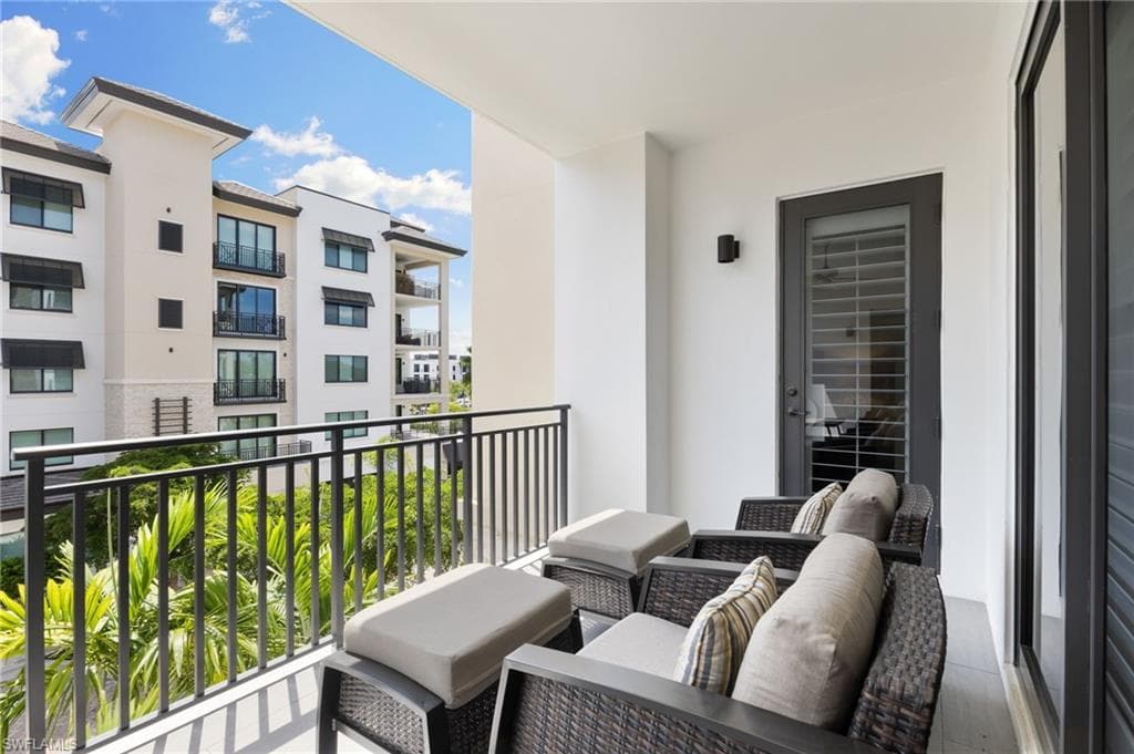 1030 3rd Ave S 319, Naples, FL 34102-34