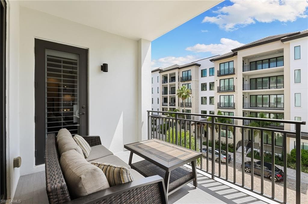 1030 3rd Ave S 319, Naples, FL 34102-35