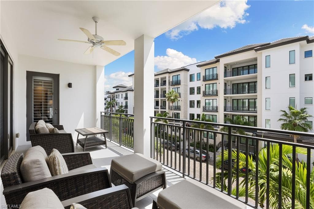 1030 3rd Ave S 319, Naples, FL 34102-37
