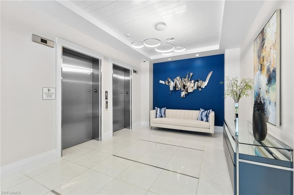 1030 3rd Ave S 319, Naples, FL 34102-39