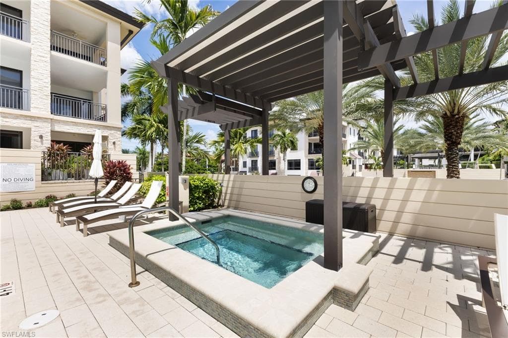 1030 3rd Ave S 319, Naples, FL 34102-41