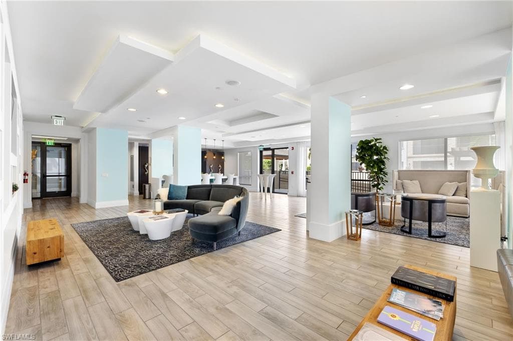 1030 3rd Ave S 319, Naples, FL 34102-44