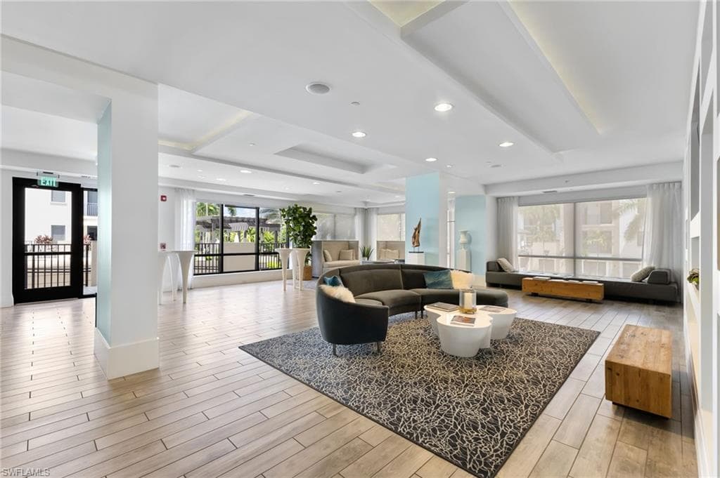 1030 3rd Ave S 319, Naples, FL 34102-47