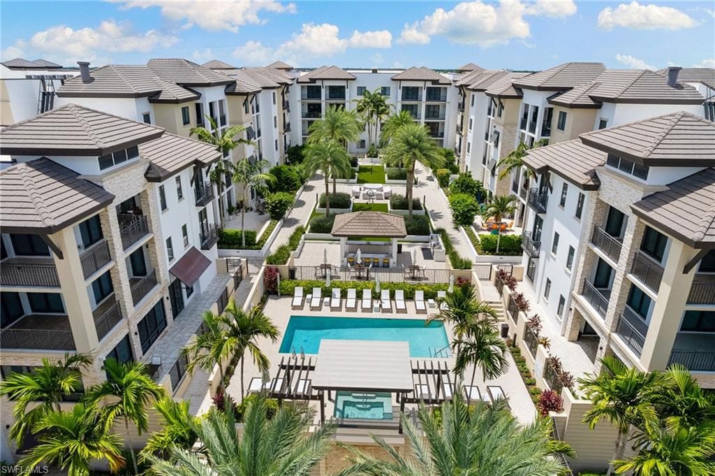 1030 3rd Ave S 319, Naples, FL 34102-7