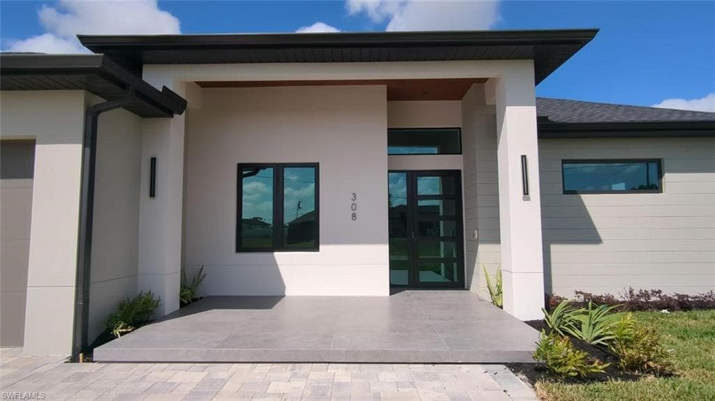 308 13th Ct, Cape Coral, FL 33991-4