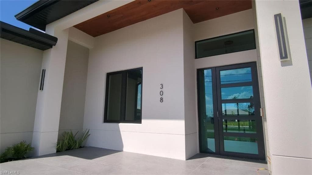 308 13th Ct, Cape Coral, FL 33991-4