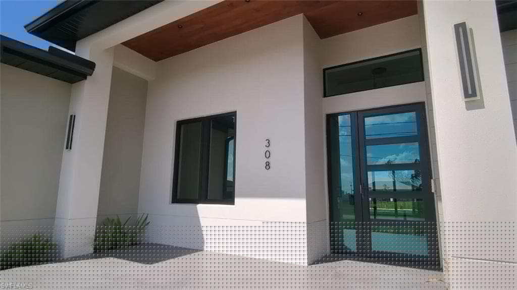308 13th Ct, Cape Coral, FL 33991-5