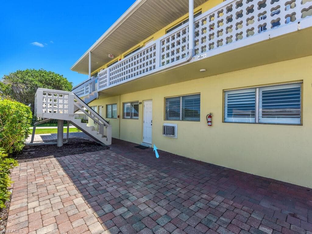 473 12th Ave S B8, Naples, FL 34102-4