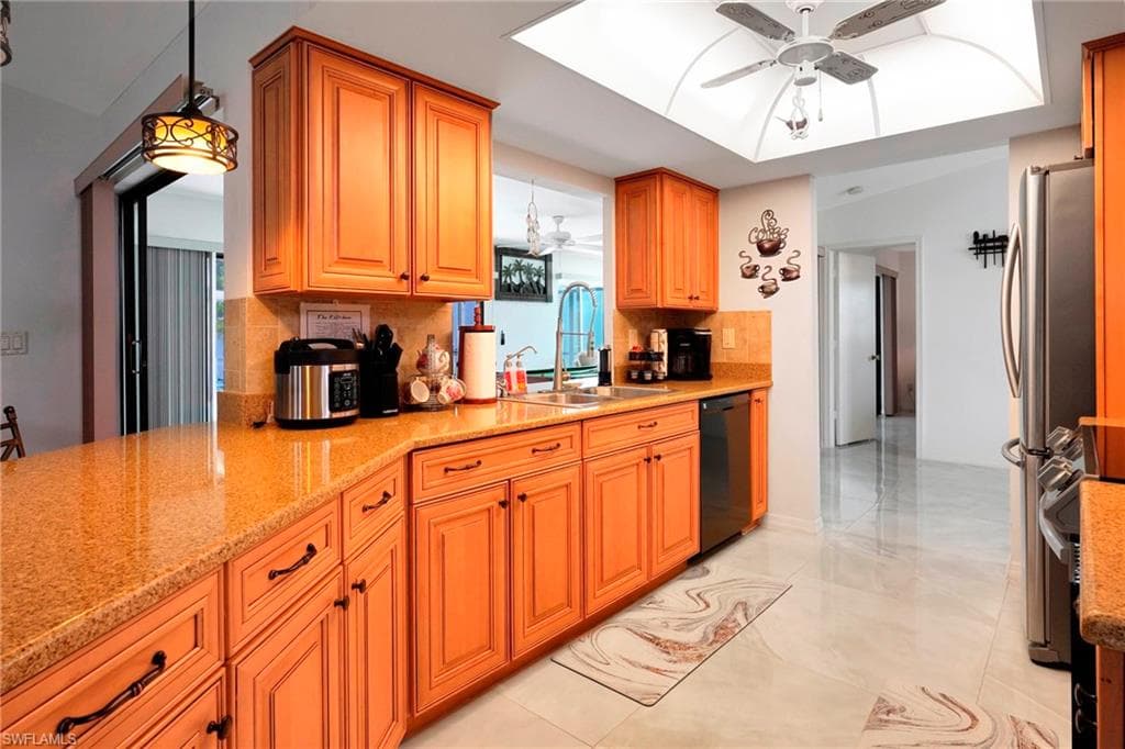 2216 8th Ter, Cape Coral, FL 33990-11