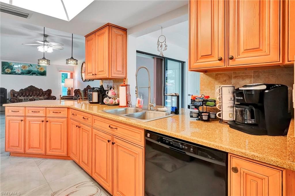 2216 8th Ter, Cape Coral, FL 33990-13