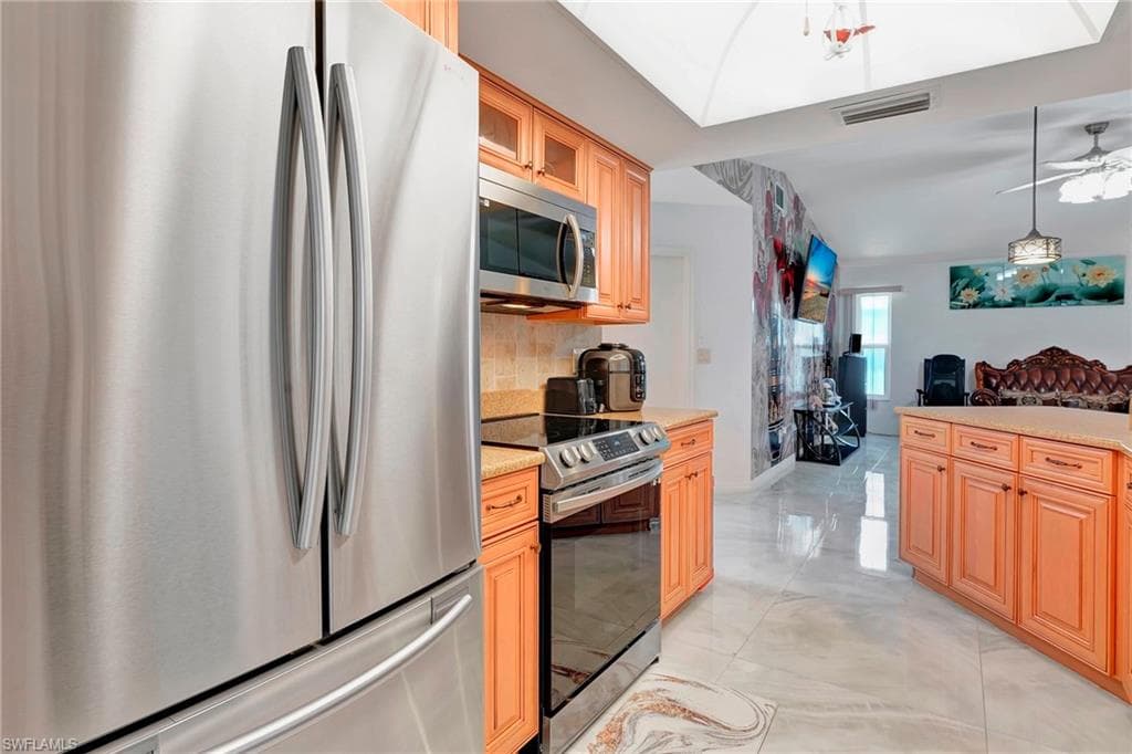 2216 8th Ter, Cape Coral, FL 33990-14