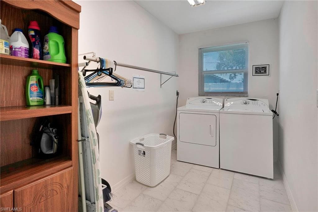 2216 8th Ter, Cape Coral, FL 33990-23