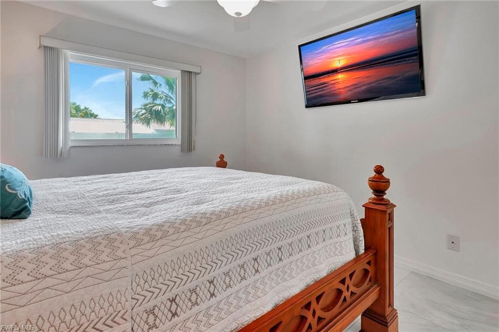 2216 8th Ter, Cape Coral, FL 33990-25