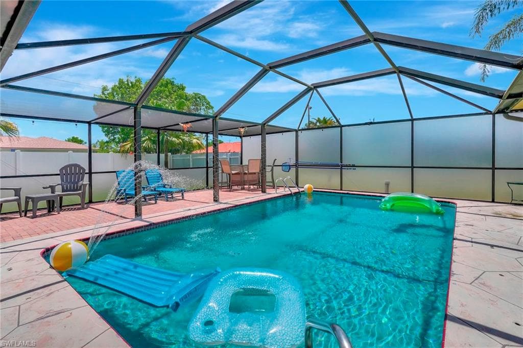 2216 8th Ter, Cape Coral, FL 33990-2