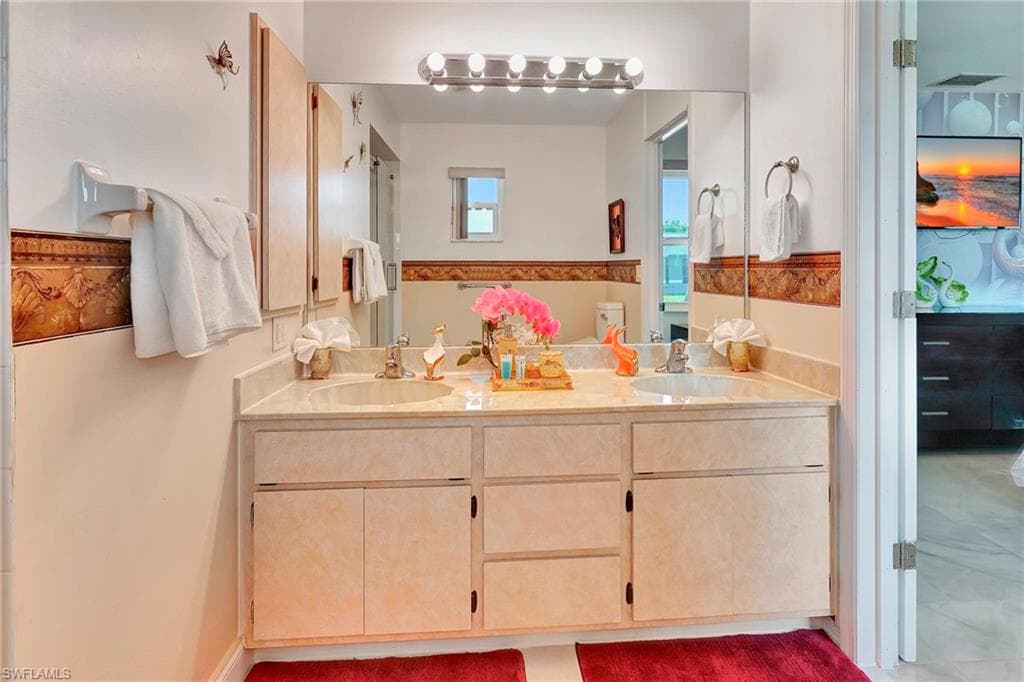 2216 8th Ter, Cape Coral, FL 33990-40