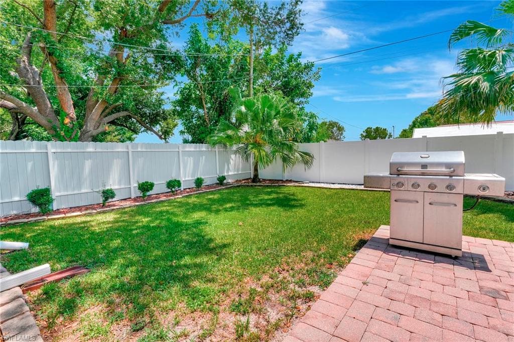 2216 8th Ter, Cape Coral, FL 33990-46