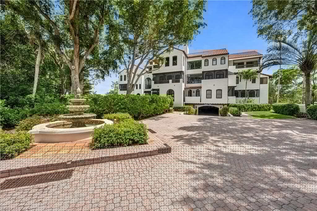 5850 Pelican Bay Blvd A3, Naples, FL 34108-3