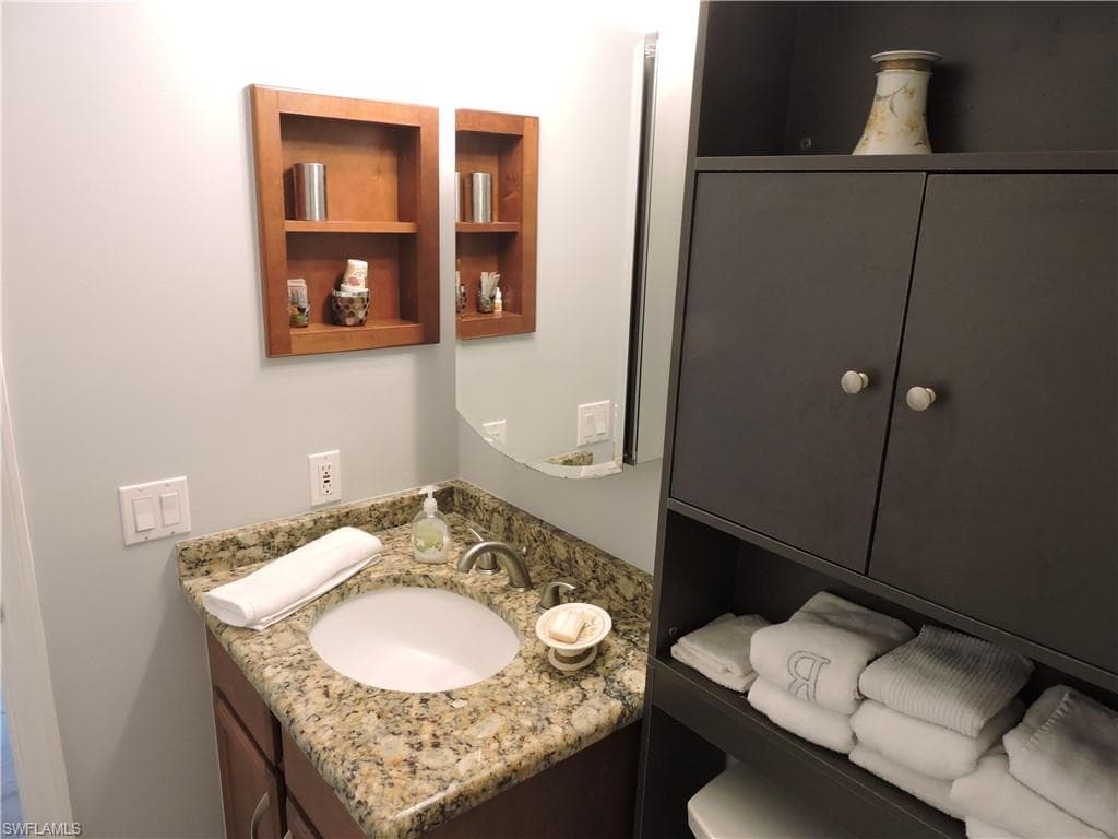 2915 Cypress Trace Cir 204, Naples, FL 34119-13