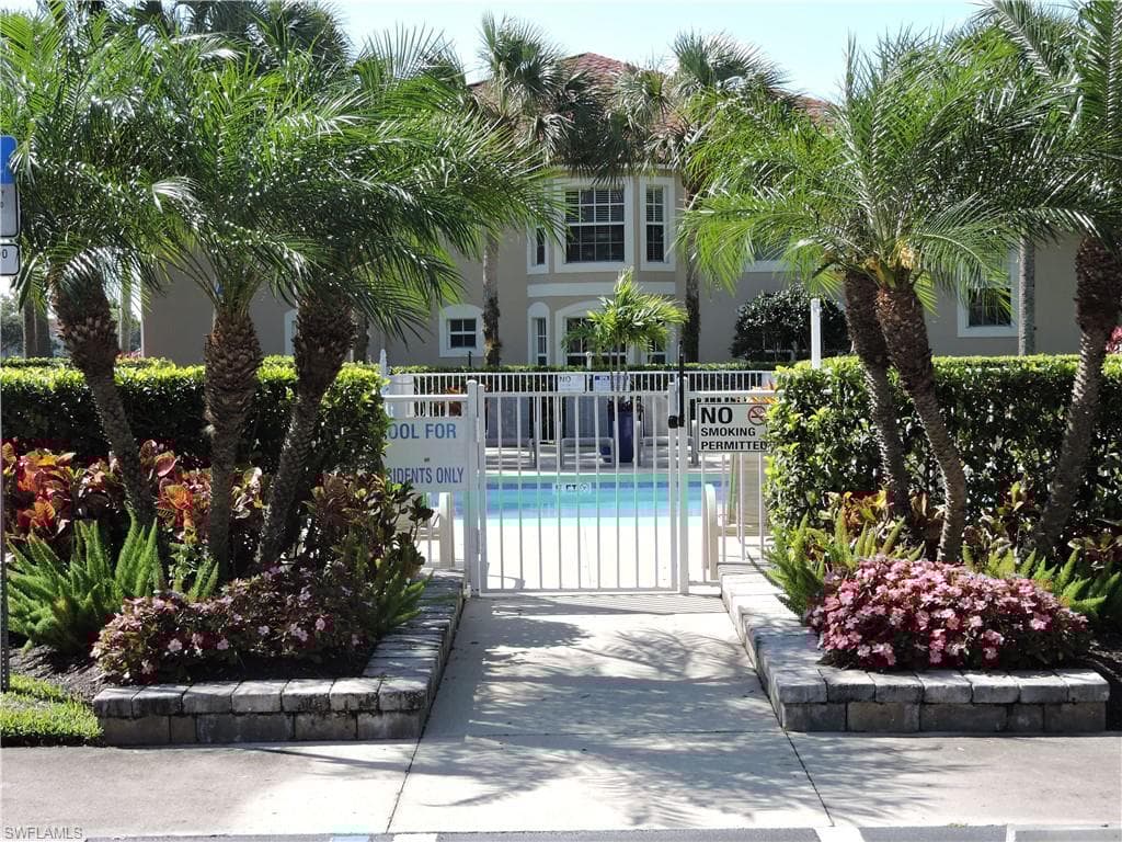 2915 Cypress Trace Cir 204, Naples, FL 34119-21