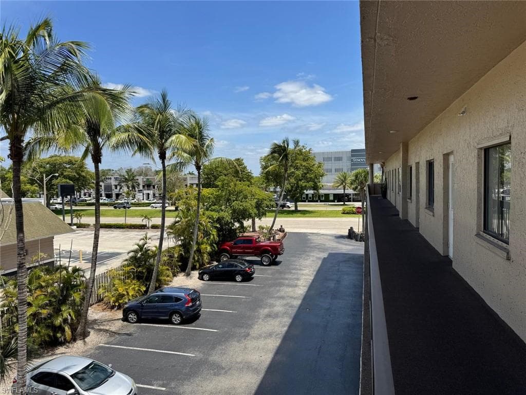 2335 Tamiami Trl N W303, Naples, FL 34103-3