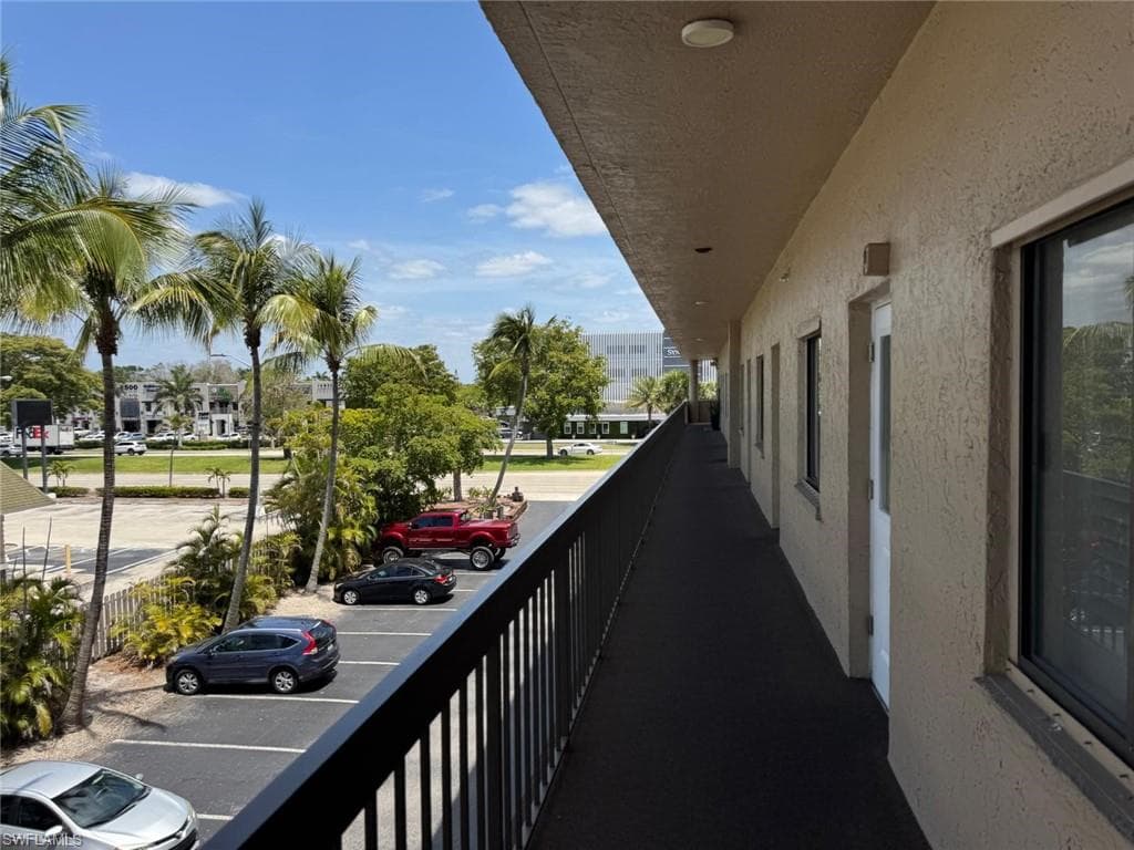 2335 Tamiami Trl N W303, Naples, FL 34103-4
