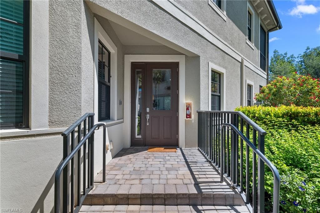 2488 Breakwater Way 102, Naples, FL 34112-3