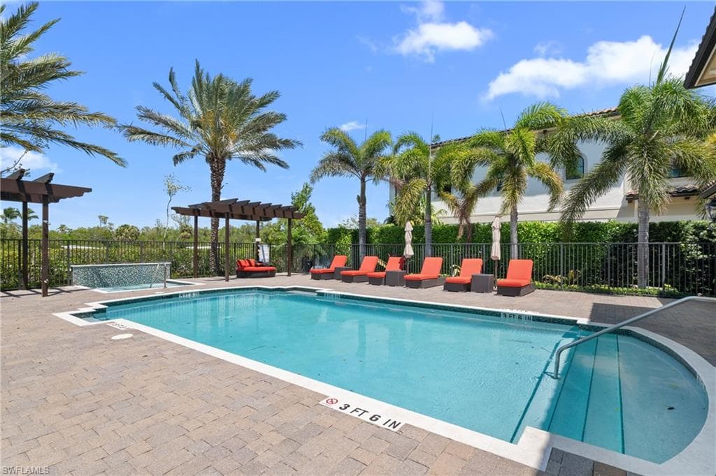 2488 Breakwater Way 102, Naples, FL 34112-40