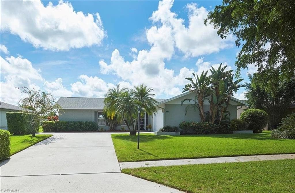 4469 Beechwood Lake Dr, Naples, FL 34112-1