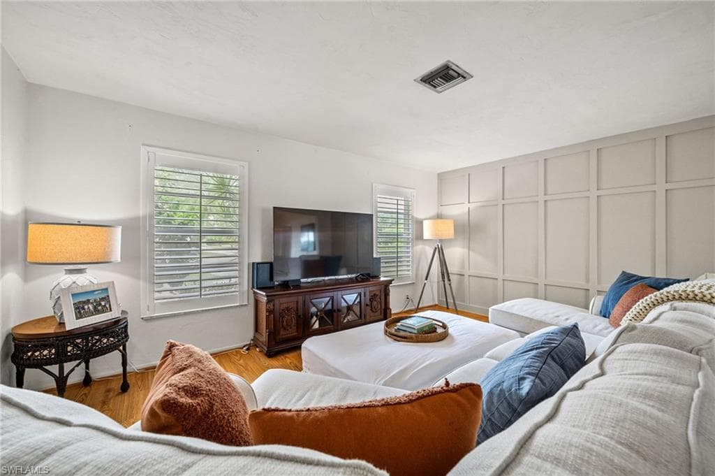 4469 Beechwood Lake Dr, Naples, FL 34112-33