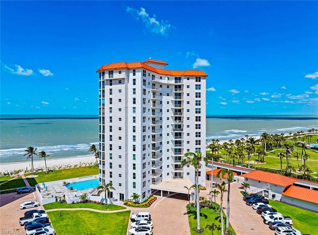 10701 Gulf Shore Dr 402, Naples, FL 34108-1