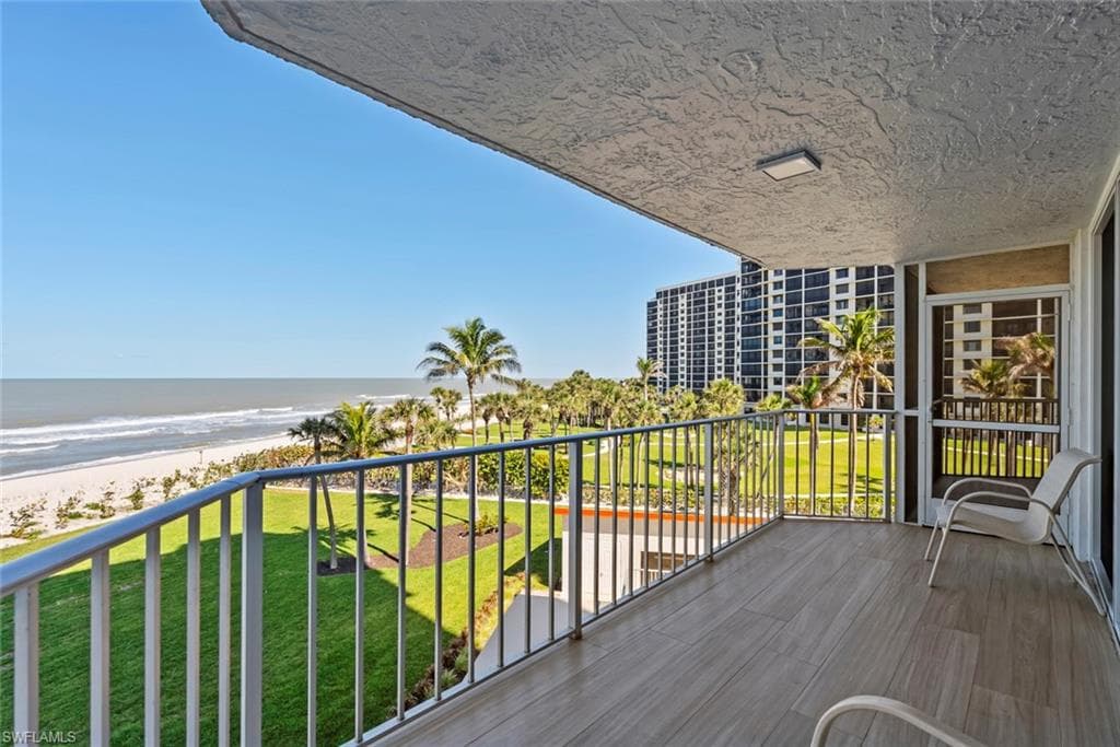 10701 Gulf Shore Dr 402, Naples, FL 34108-28