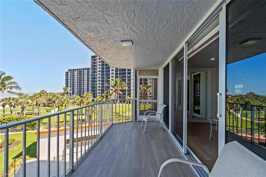 10701 Gulf Shore Dr 402, Naples, FL 34108-29