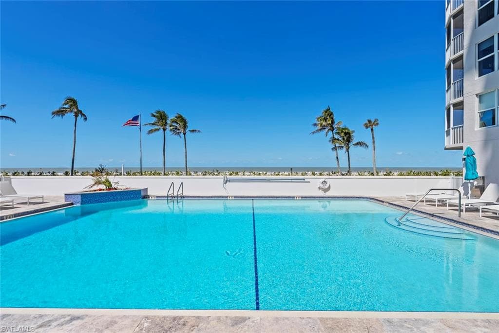 10701 Gulf Shore Dr 402, Naples, FL 34108-40