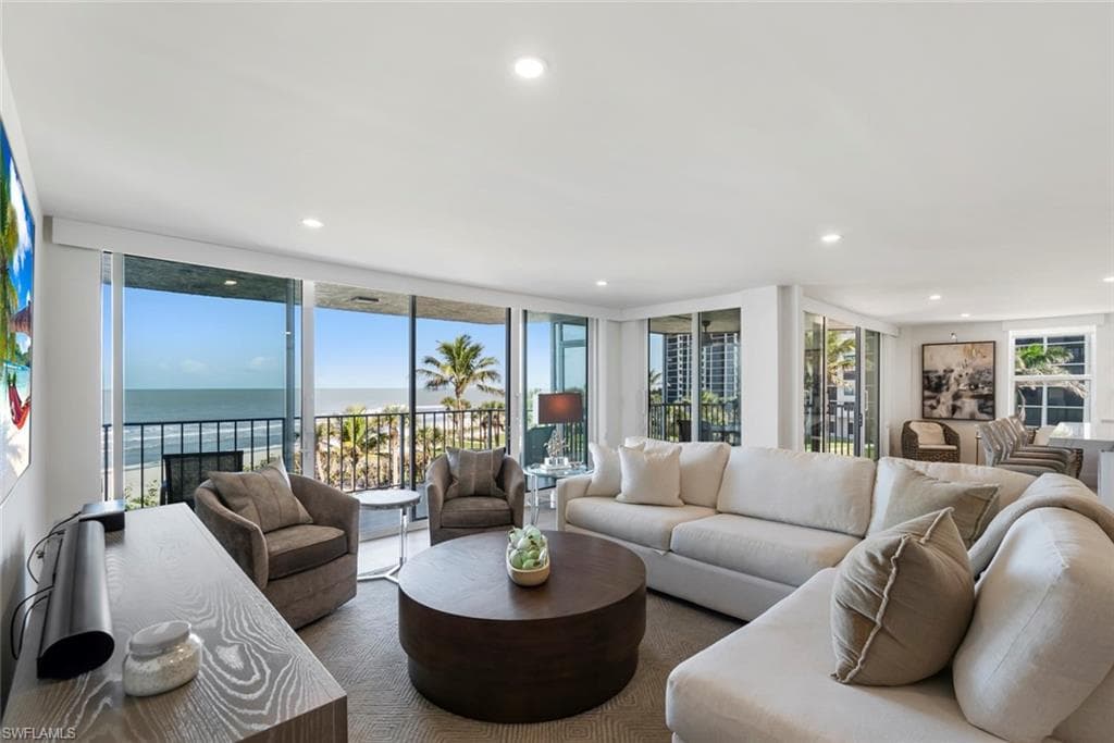 10701 Gulf Shore Dr 402, Naples, FL 34108-3