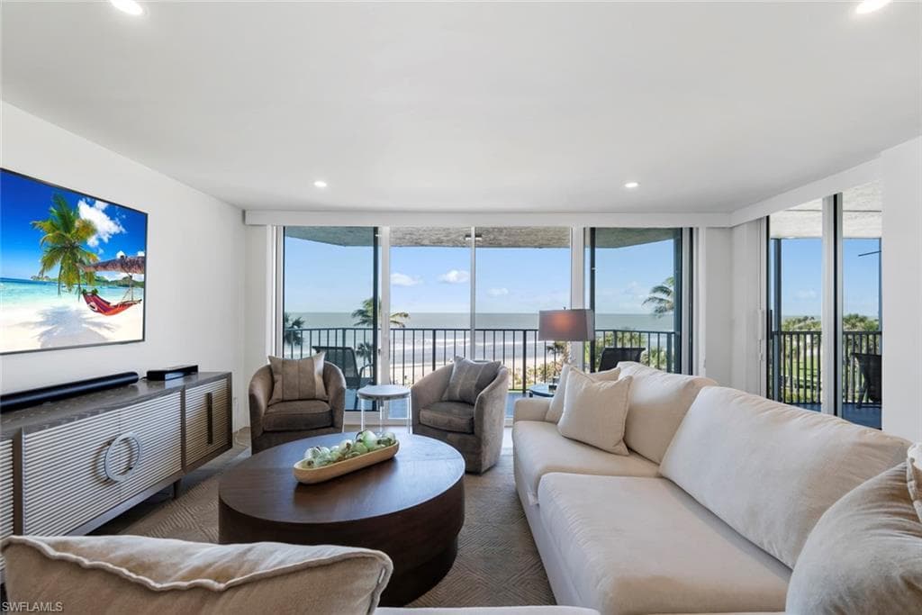 10701 Gulf Shore Dr 402, Naples, FL 34108-5