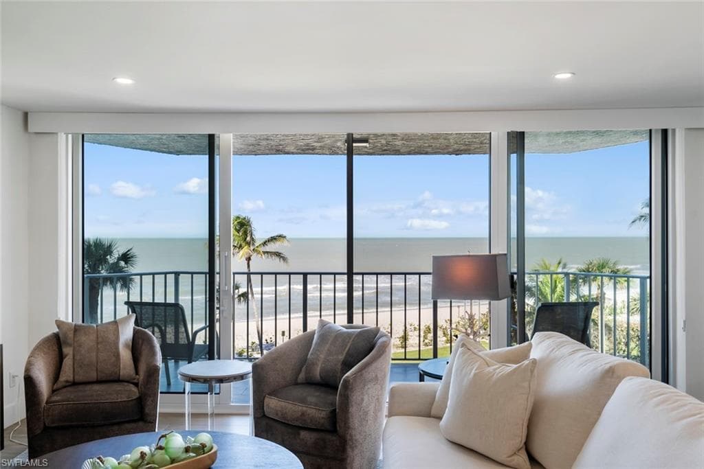 10701 Gulf Shore Dr 402, Naples, FL 34108-6
