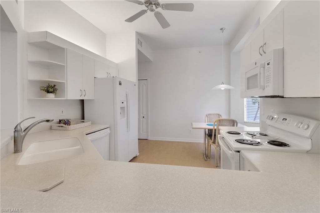7654 Pebble Creek Cir 5-301, Naples, FL 34108-9