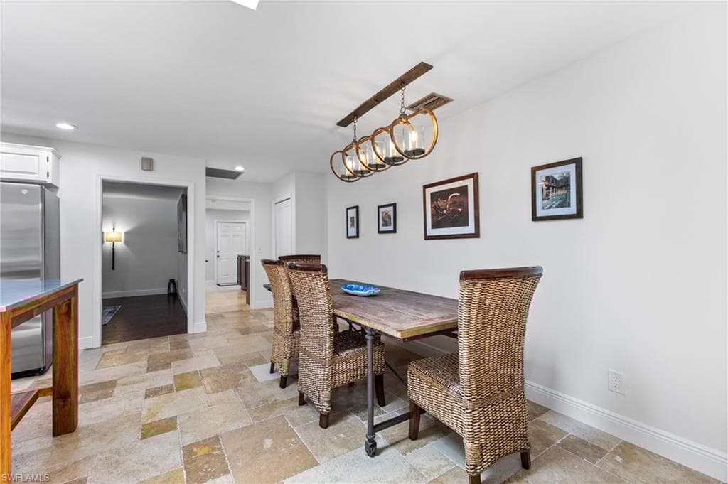 6846 Trail Blvd, Naples, FL 34108-9