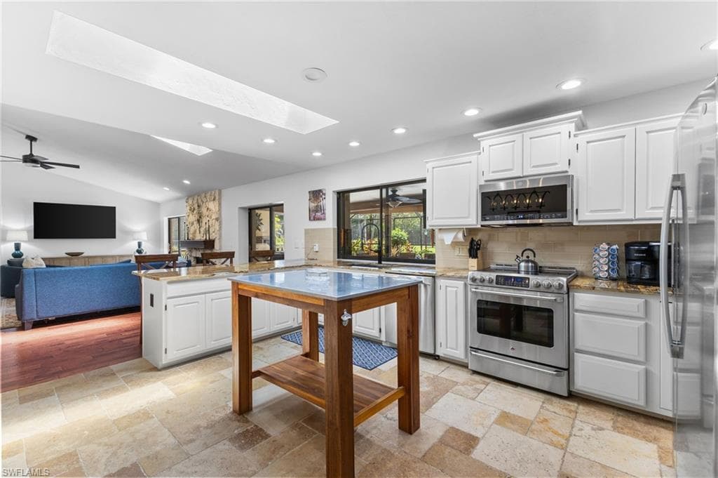 6846 Trail Blvd, Naples, FL 34108-10