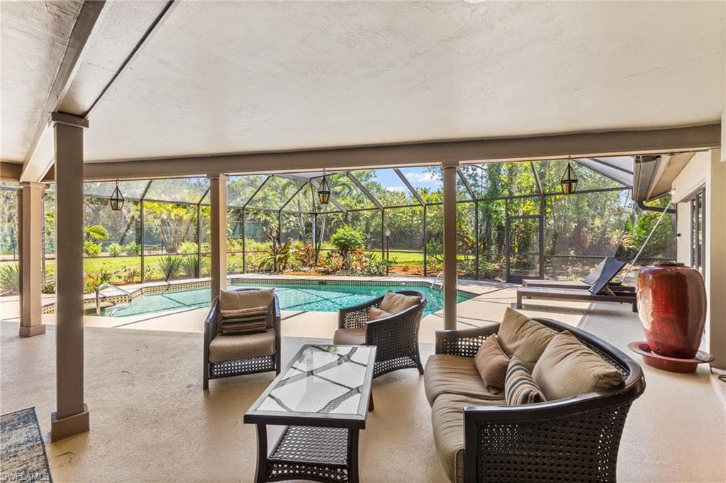 6846 Trail Blvd, Naples, FL 34108-16