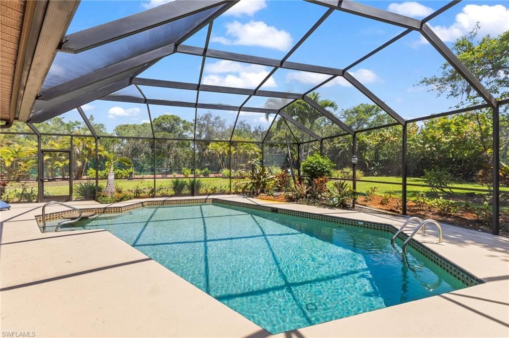 6846 Trail Blvd, Naples, FL 34108-17