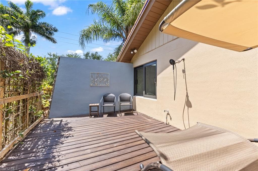 6846 Trail Blvd, Naples, FL 34108-25