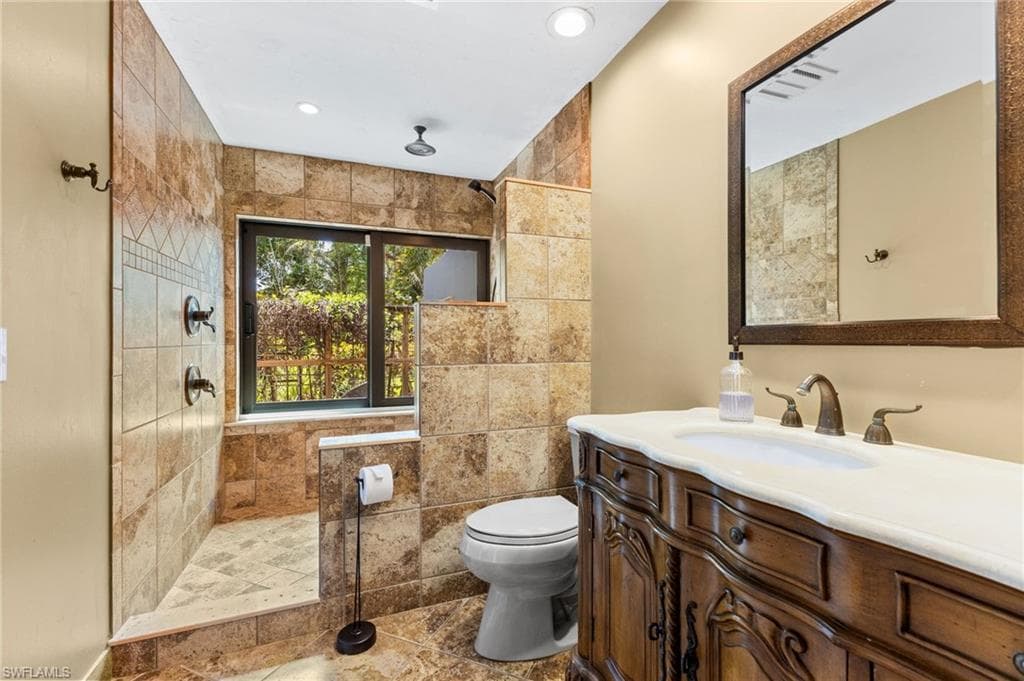 6846 Trail Blvd, Naples, FL 34108-27