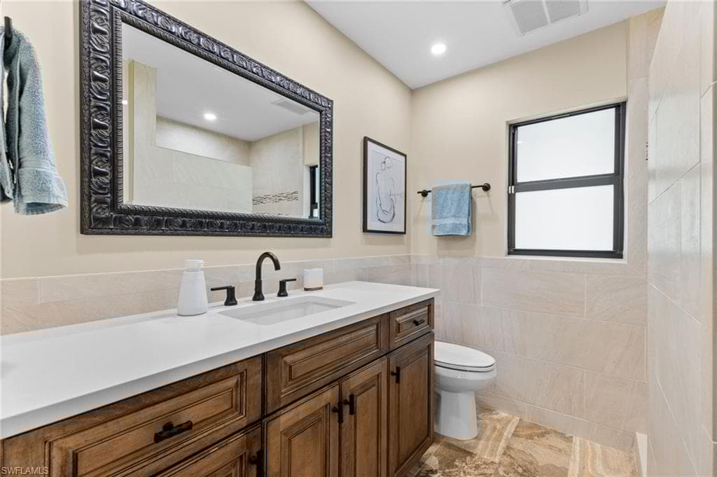 6846 Trail Blvd, Naples, FL 34108-30