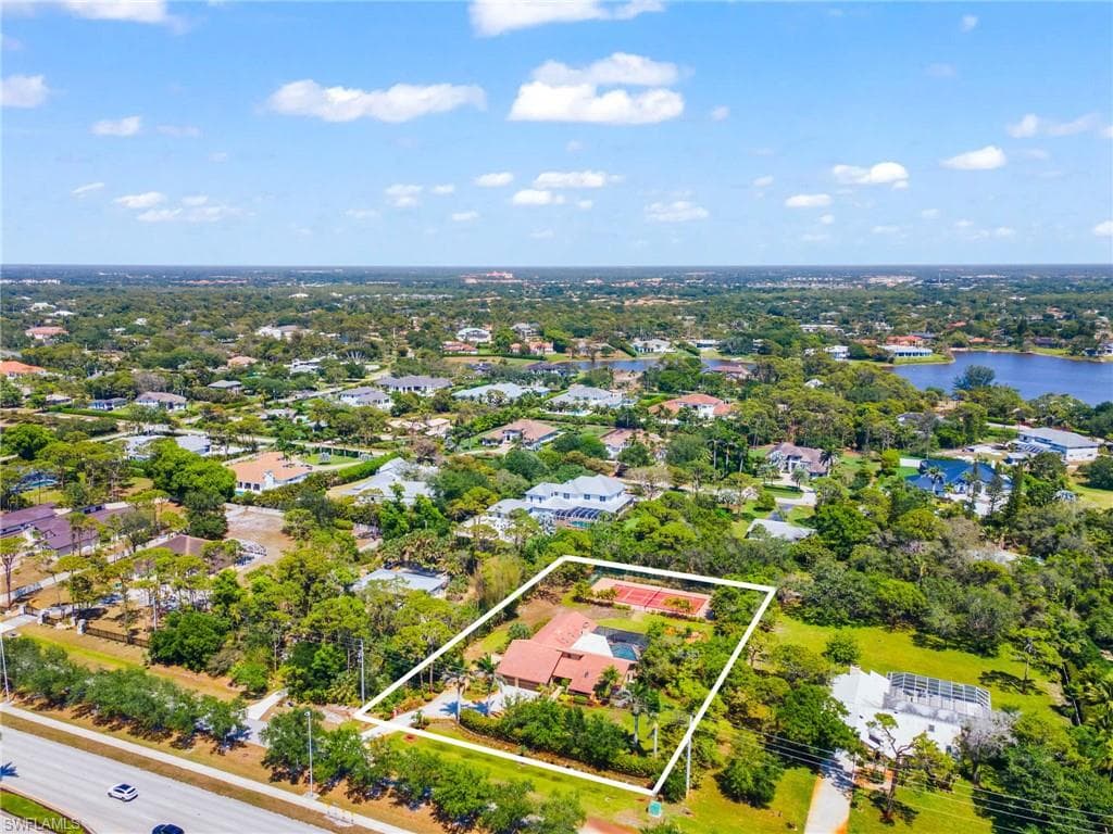 6846 Trail Blvd, Naples, FL 34108-35