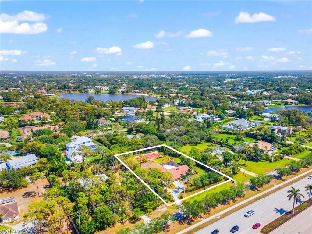 6846 Trail Blvd, Naples, FL 34108-36